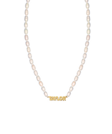  THE BUBBLE LETTER PEARL NAMEPLATE NECKLACE