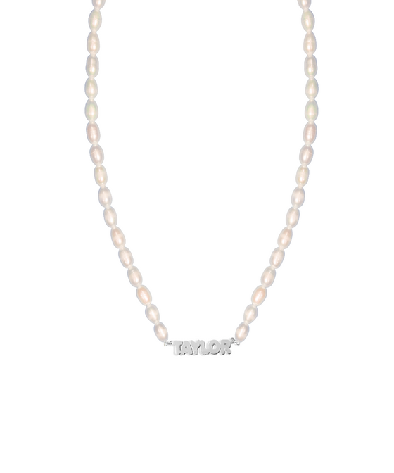 THE BUBBLE LETTER PEARL NAMEPLATE NECKLACE